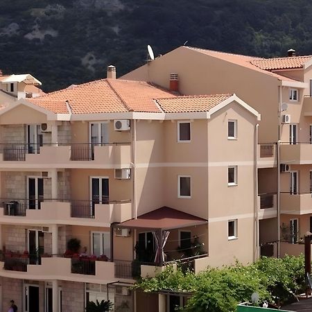 Apartmani Goran I Jelena Zec Budva Ngoại thất bức ảnh