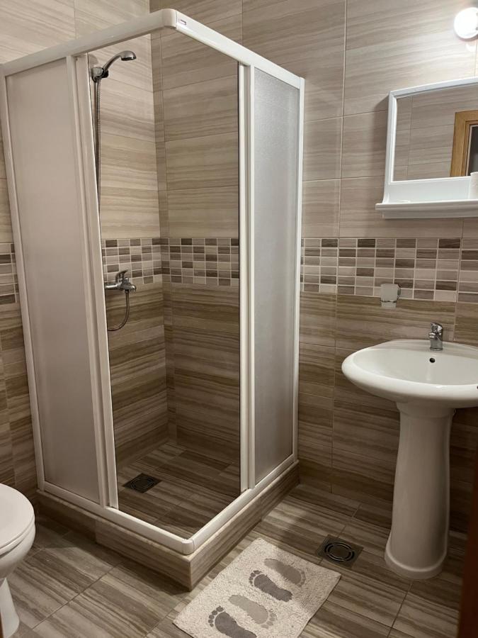 Apartmani Goran I Jelena Zec Budva Ngoại thất bức ảnh