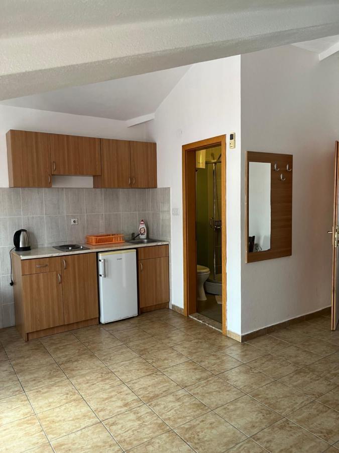 Apartmani Goran I Jelena Zec Budva Ngoại thất bức ảnh