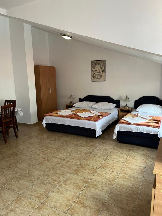 Apartmani Goran I Jelena Zec Budva Ngoại thất bức ảnh