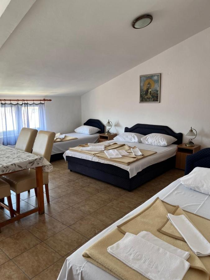 Apartmani Goran I Jelena Zec Budva Ngoại thất bức ảnh