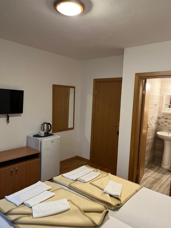 Apartmani Goran I Jelena Zec Budva Ngoại thất bức ảnh