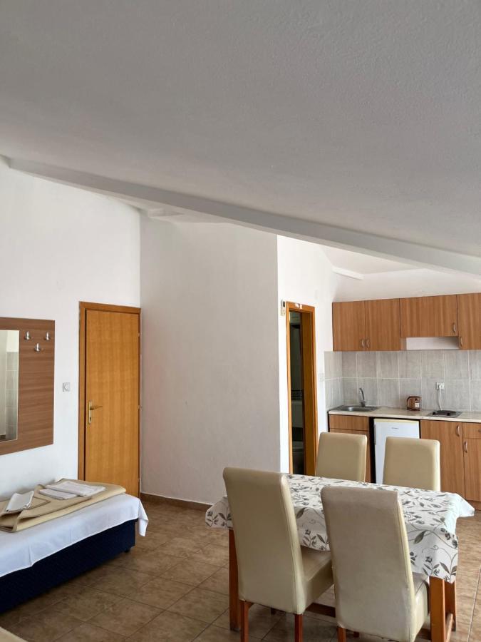 Apartmani Goran I Jelena Zec Budva Ngoại thất bức ảnh