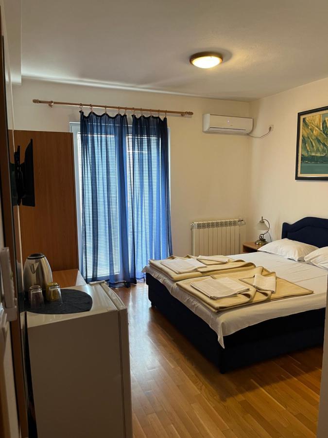 Apartmani Goran I Jelena Zec Budva Ngoại thất bức ảnh